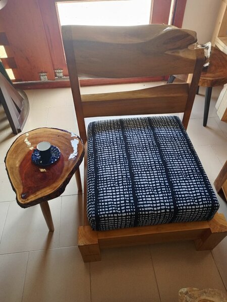 Table d'appoint en bois unique