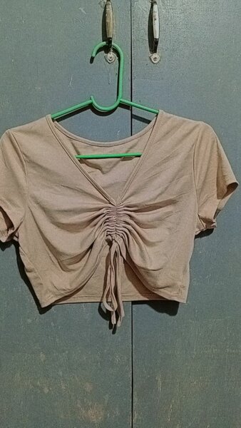 Top court froncé beige