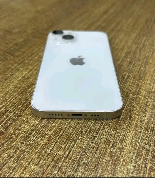 iPhone 13 simple