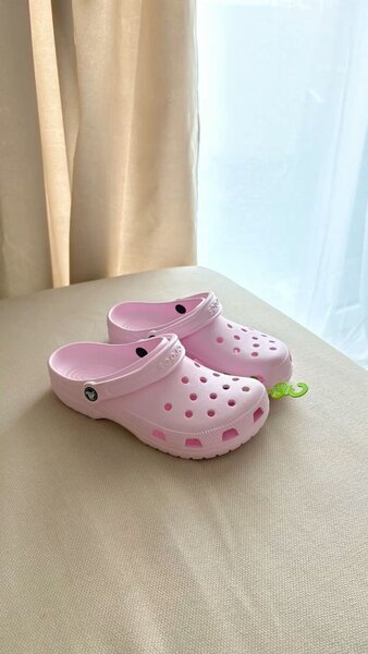 Crocs classique rose