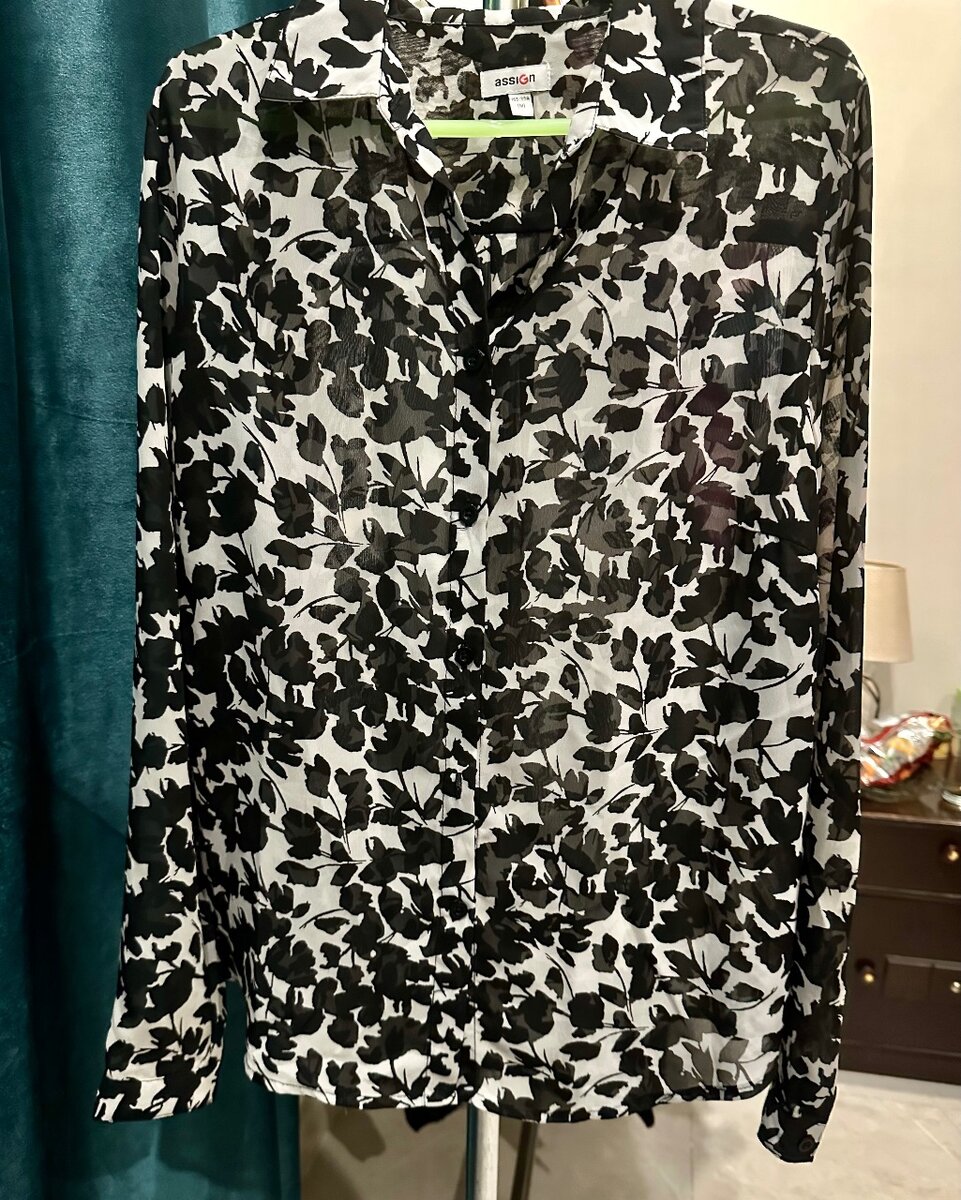 Blk/white shirt