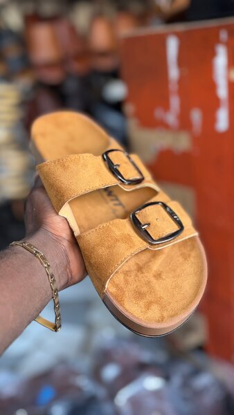 Sandales en daim élégantes