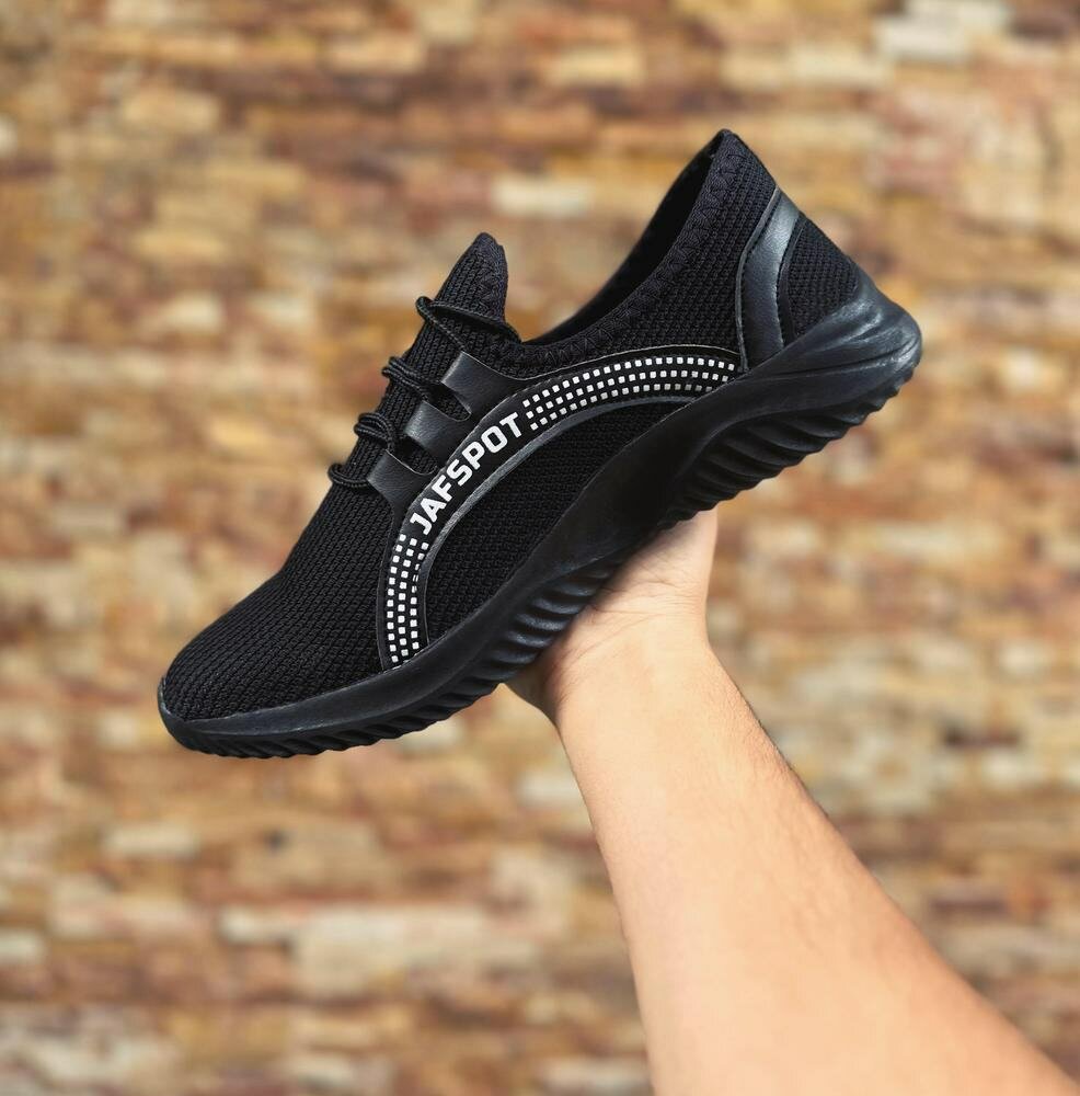 Man's casual breathable fashion sneaker Black