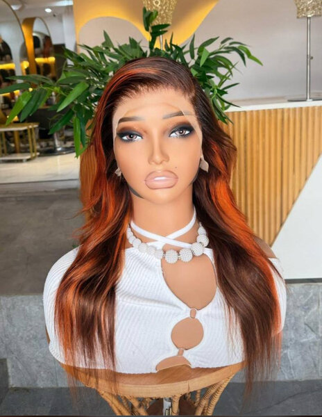 Perruque en dentelle ondulée