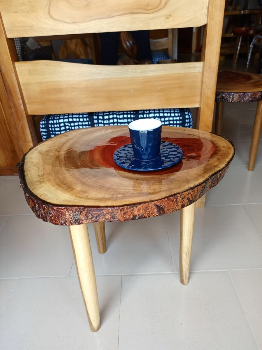 Table d'appoint en bois unique