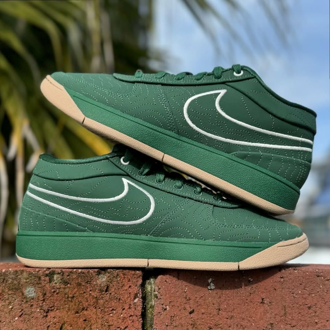 NIKE BOOK 1 FLAGSTAFF