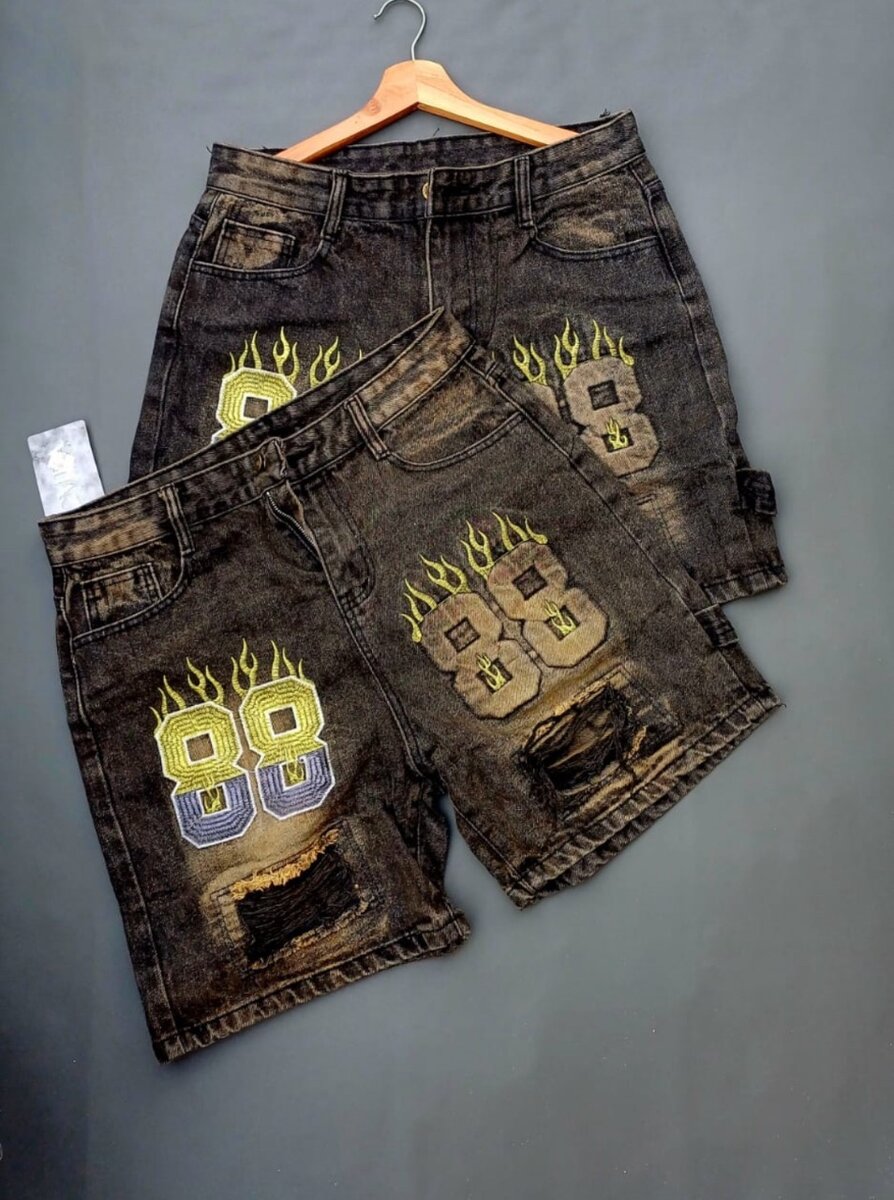 Short en jean brodé pour hommes