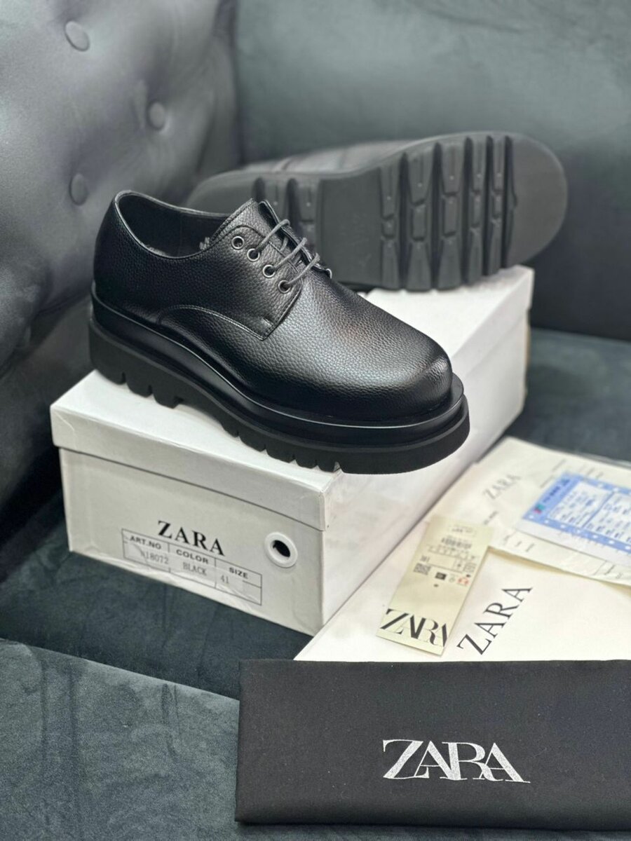 Chaussures derby noires robustes