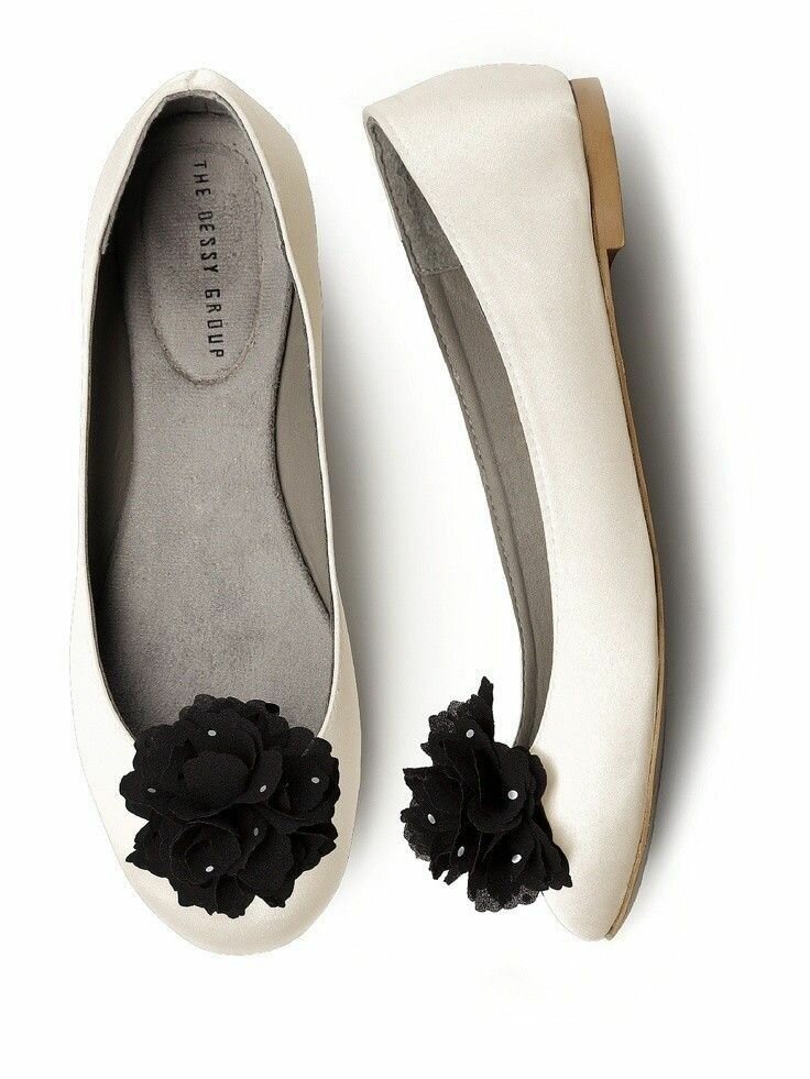 Ballerine blanc noir avec fleur devant