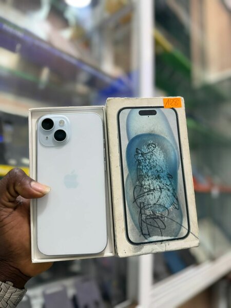 iPhone 15 128Go 2nd main