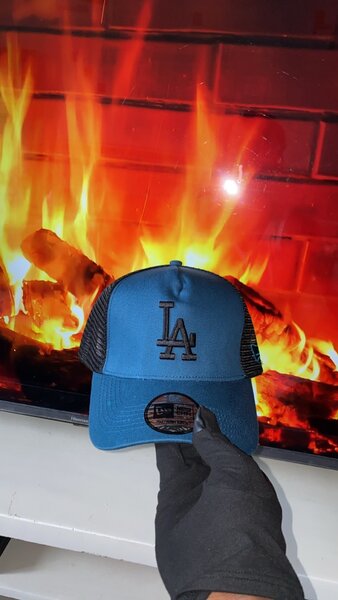 Casquette élégante bleue
