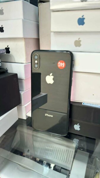 *iphone X 64giga tout passe prix : 90.000