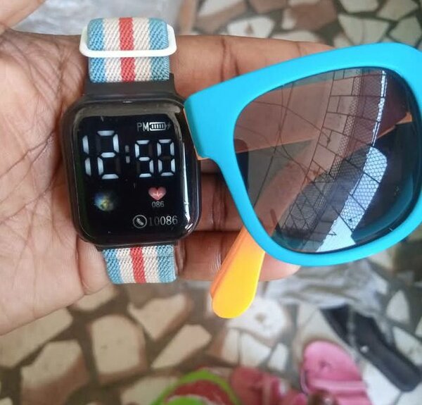 Montre connectée colorée