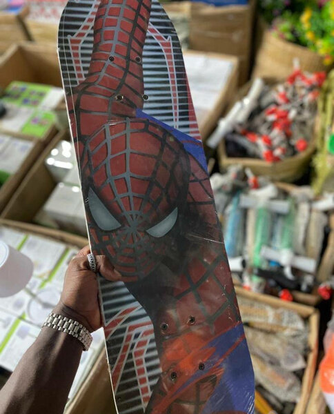 Planche à roulettes héros