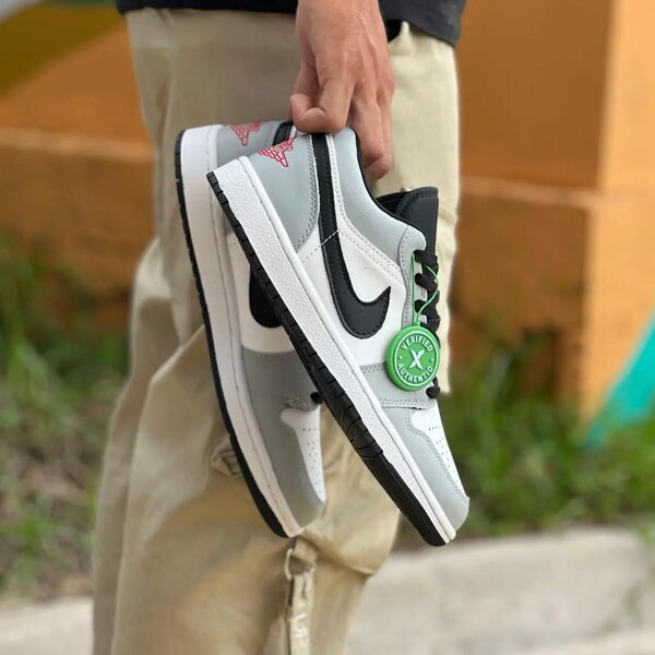 SNEAKERS NIKE