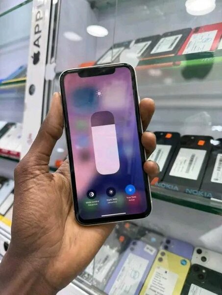 iPhone 11 - Blanc - 64Go