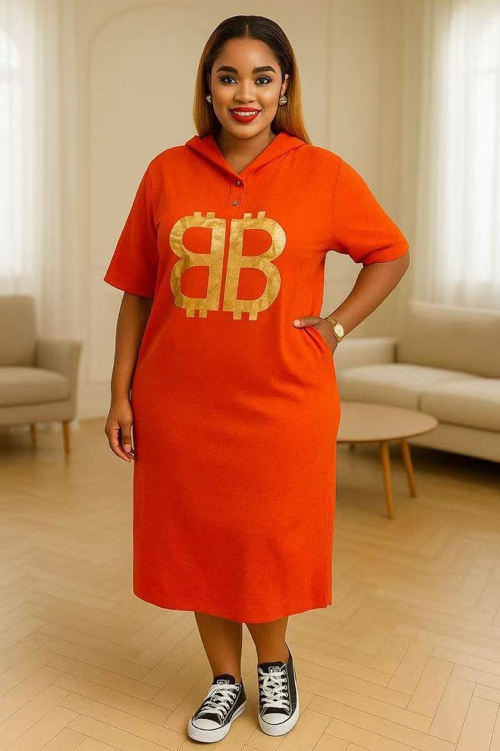 Robe à capuche orange élégante