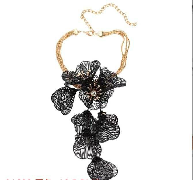Elegant Floral Statement Necklace