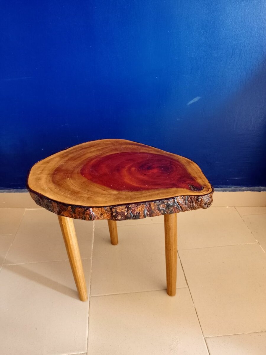 Table d'appoint en bois unique
