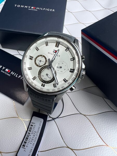 WRIST WATCH