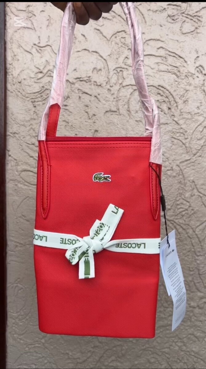 Sac lacoste rouge élégant