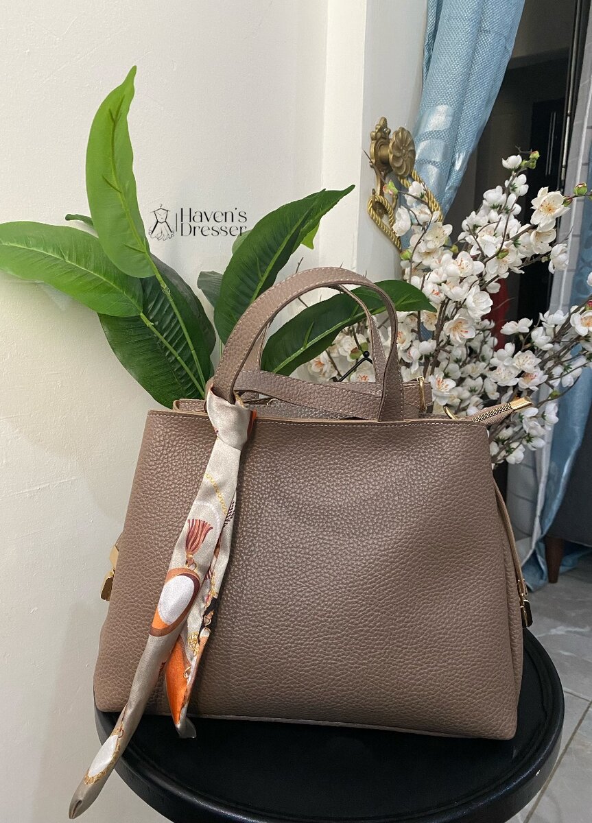 Elegant lady bag