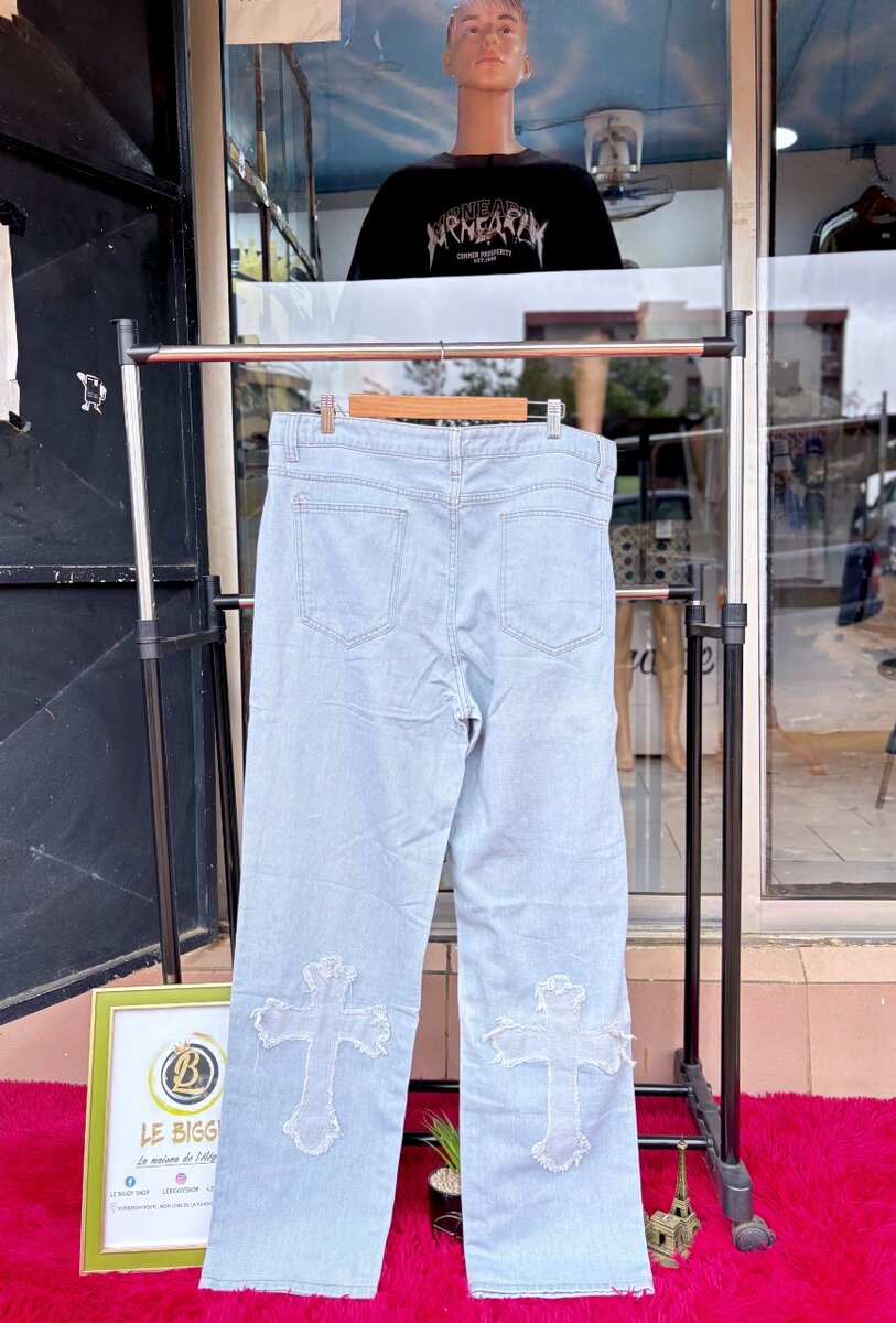 Jeans brodés croix