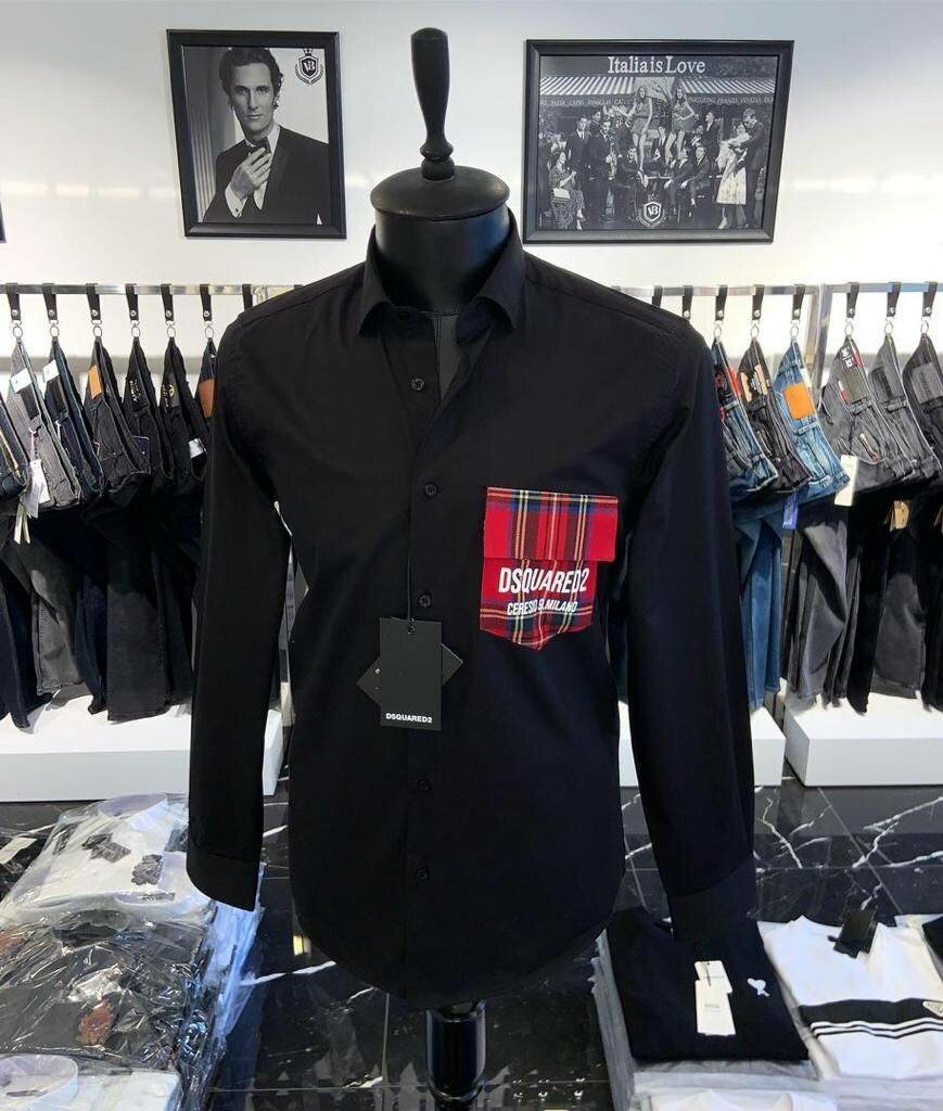 Chemise noire avec poche de couleur