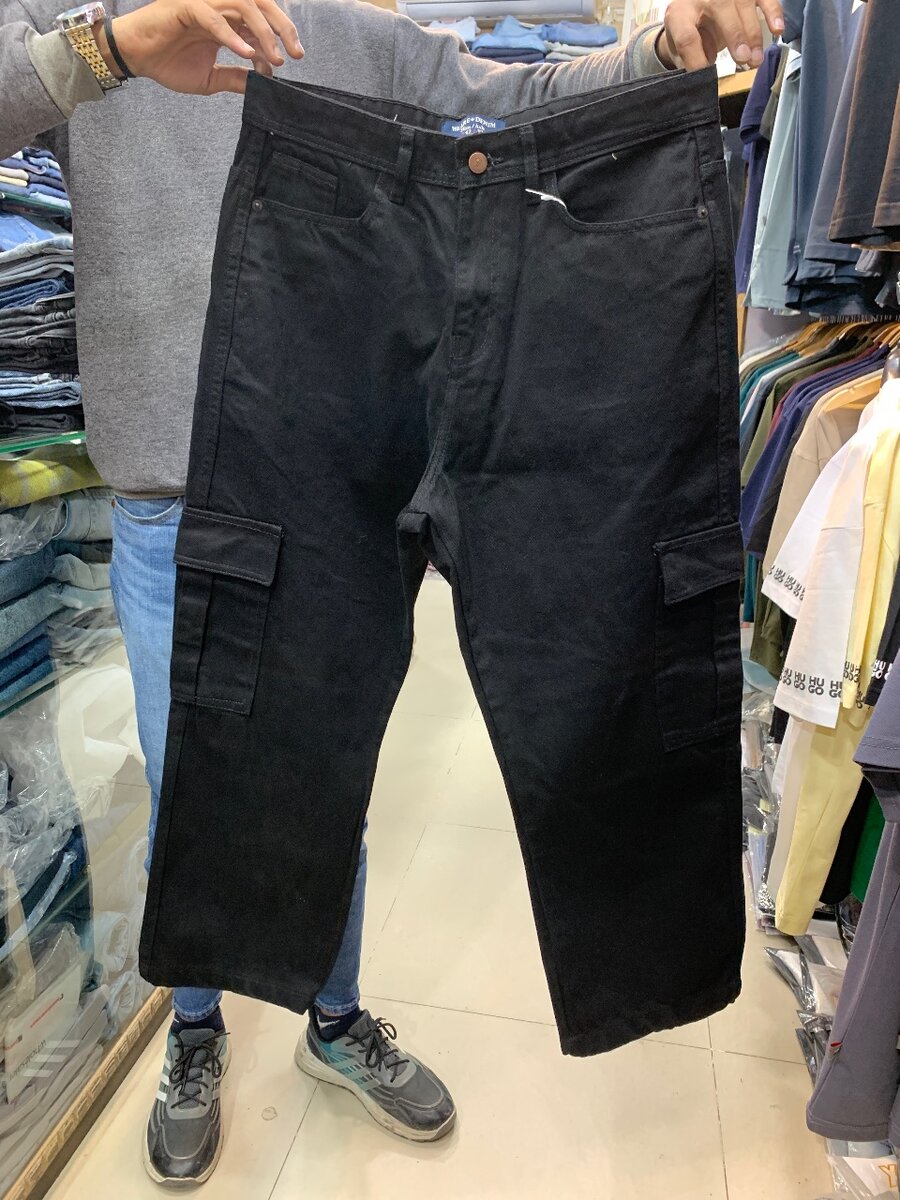 Baggy black cargo