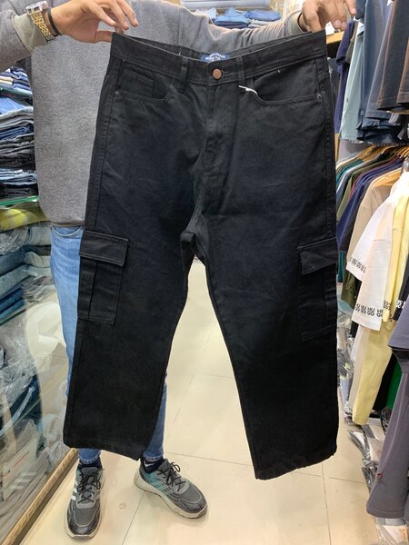 Baggy black cargo