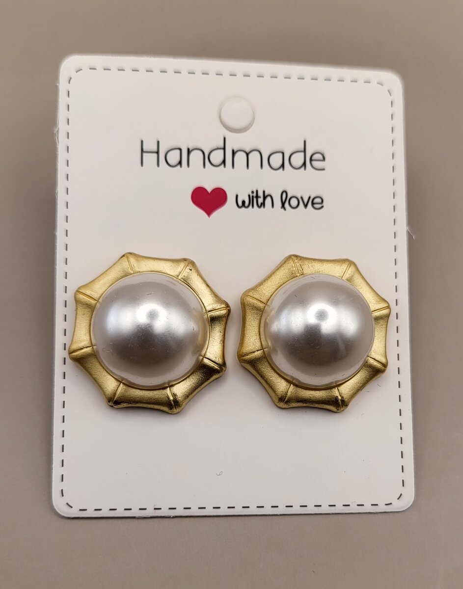 Pearl stud