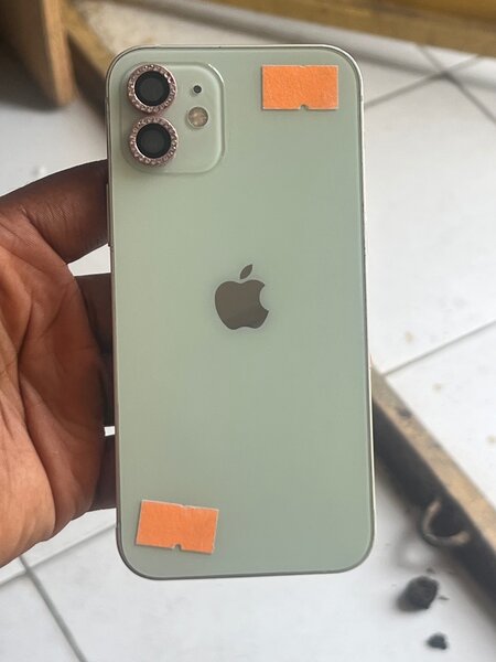 iPhone 12 simple
