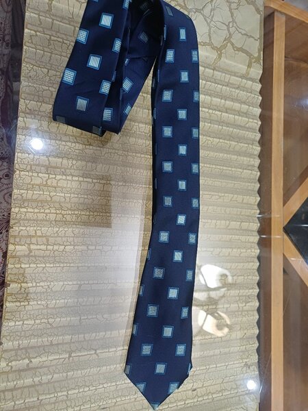 Cravate élégante avec motifs
