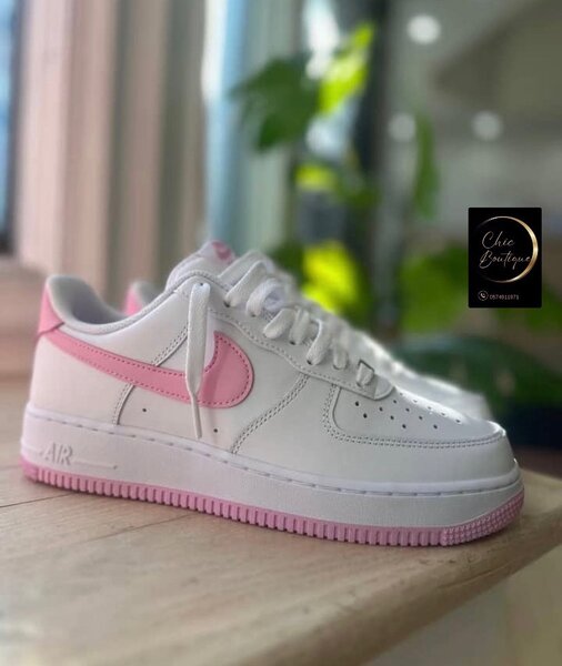 Baskets blanches et roses chic