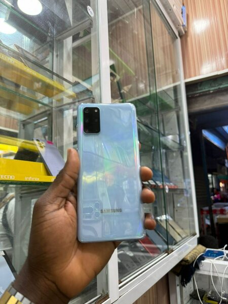 Galaxy s20 plus 128/8 giga ram