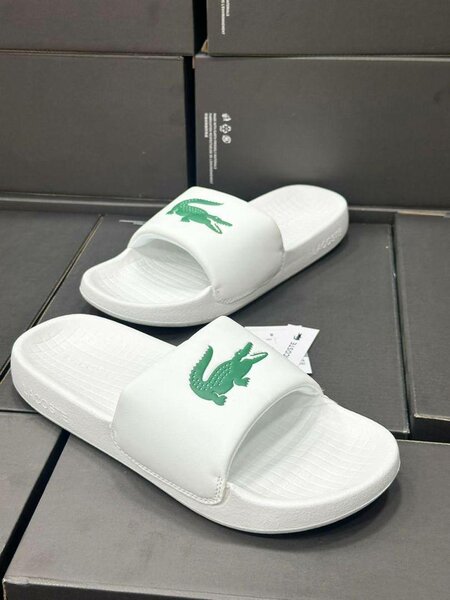 Claquettes blanches crocodile