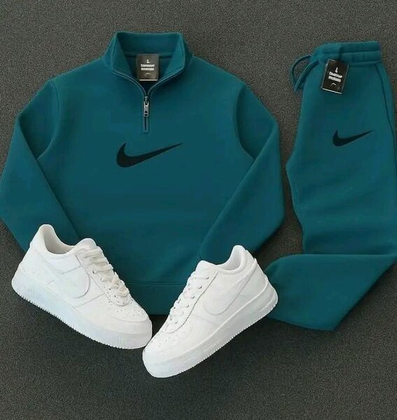 Ensemble sportif Nike élégant