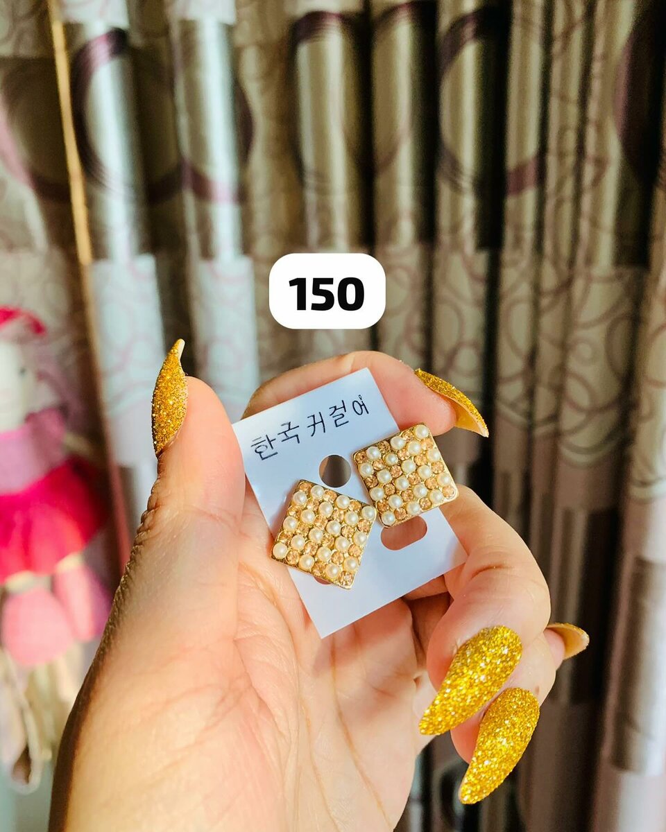 Earrings 