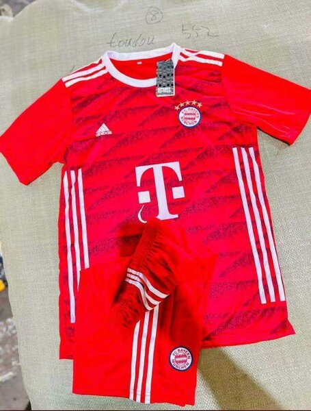 Maillot de football rouge