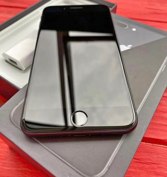 iPhone 8 Plus Noir Elegant