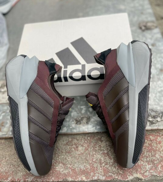 Chaussures de sport modernes en cuir