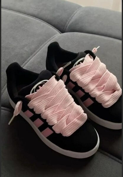 Baskets noires et roses tendance