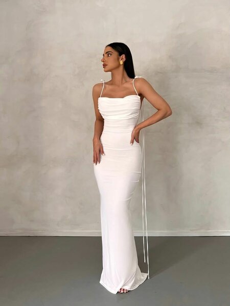 Robe longue blanche dos nu