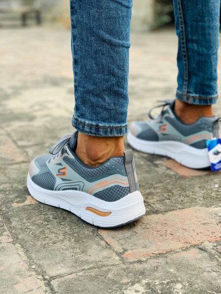 Jogger shoes