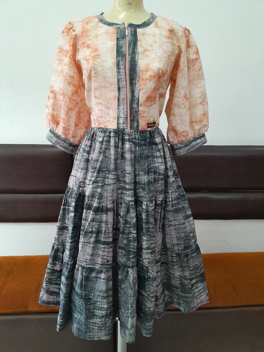 Robe vintage à manches bouffantes