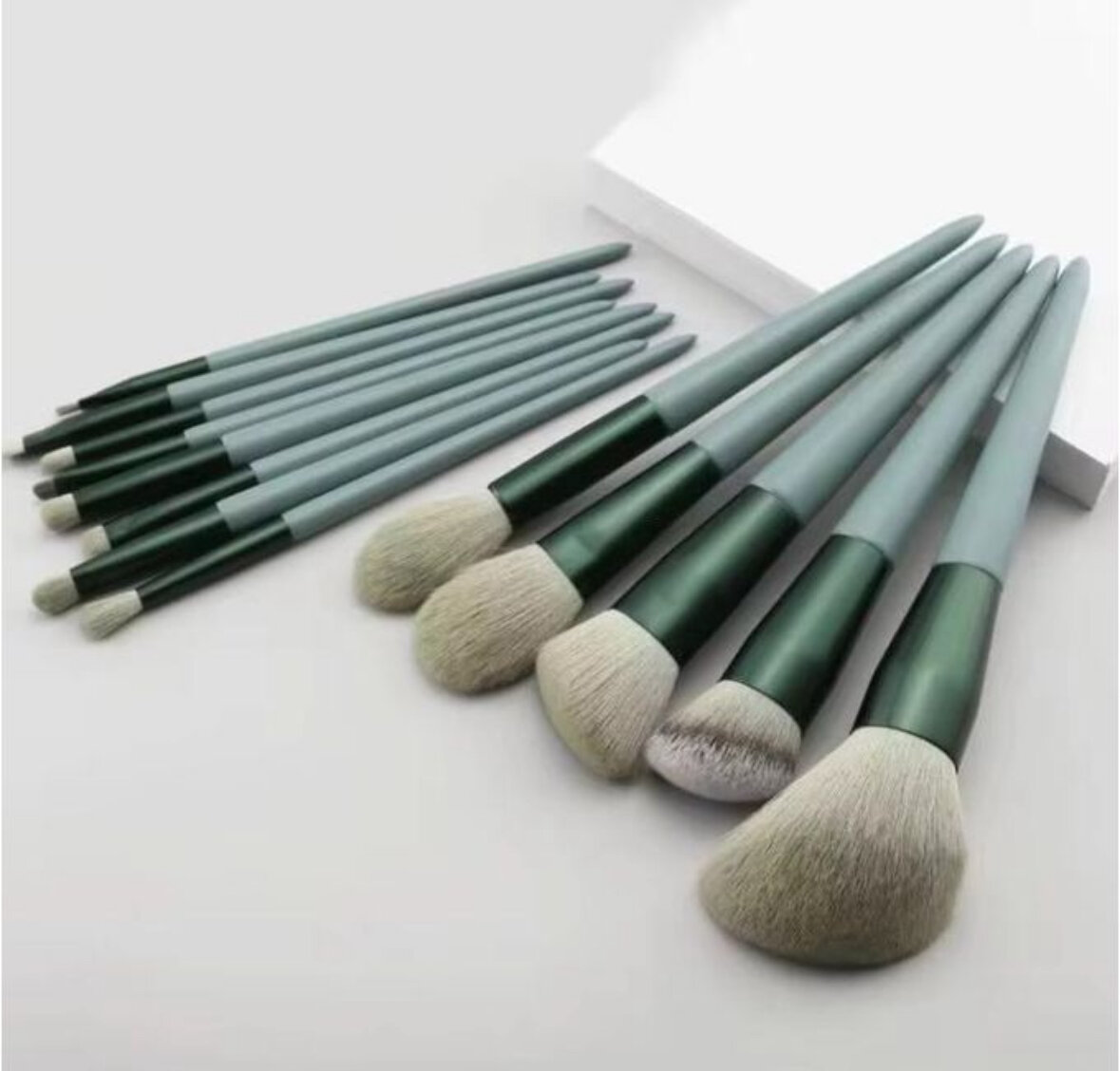 13 Pinceaux maquillage