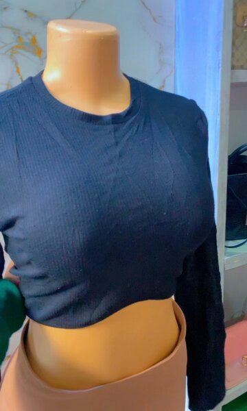 Pull court en maille noir