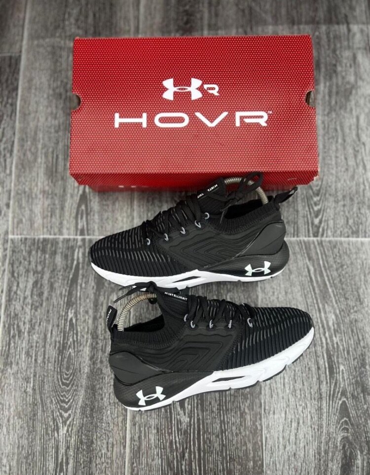 Chaussures de sport noires HOVR