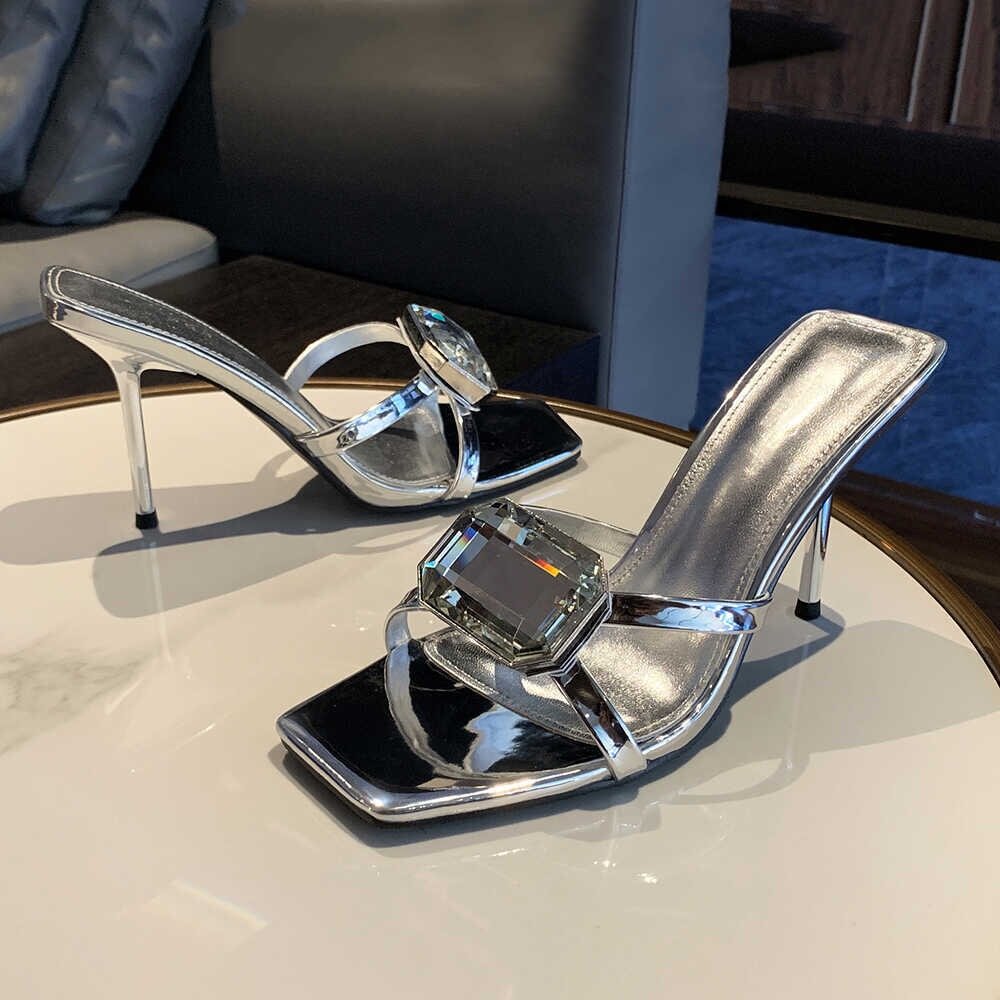Classic heels