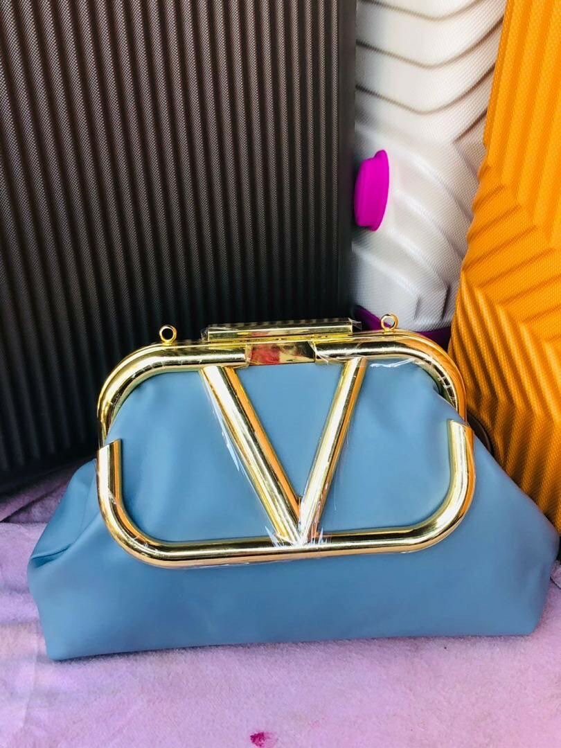 Purse for outing